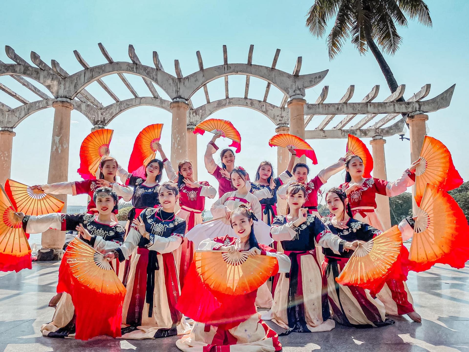 Đội văn nghệ