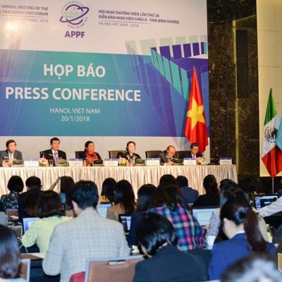 Họp báo truyền thông